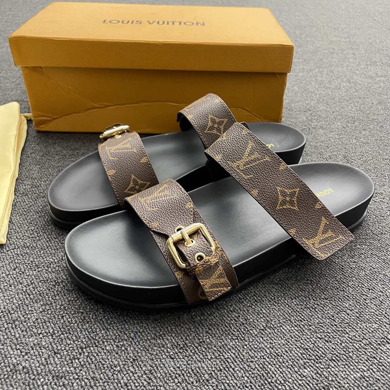 Louis Vuitton Bom Dia Flat Mule Sandals (4) - www.newkick.org
